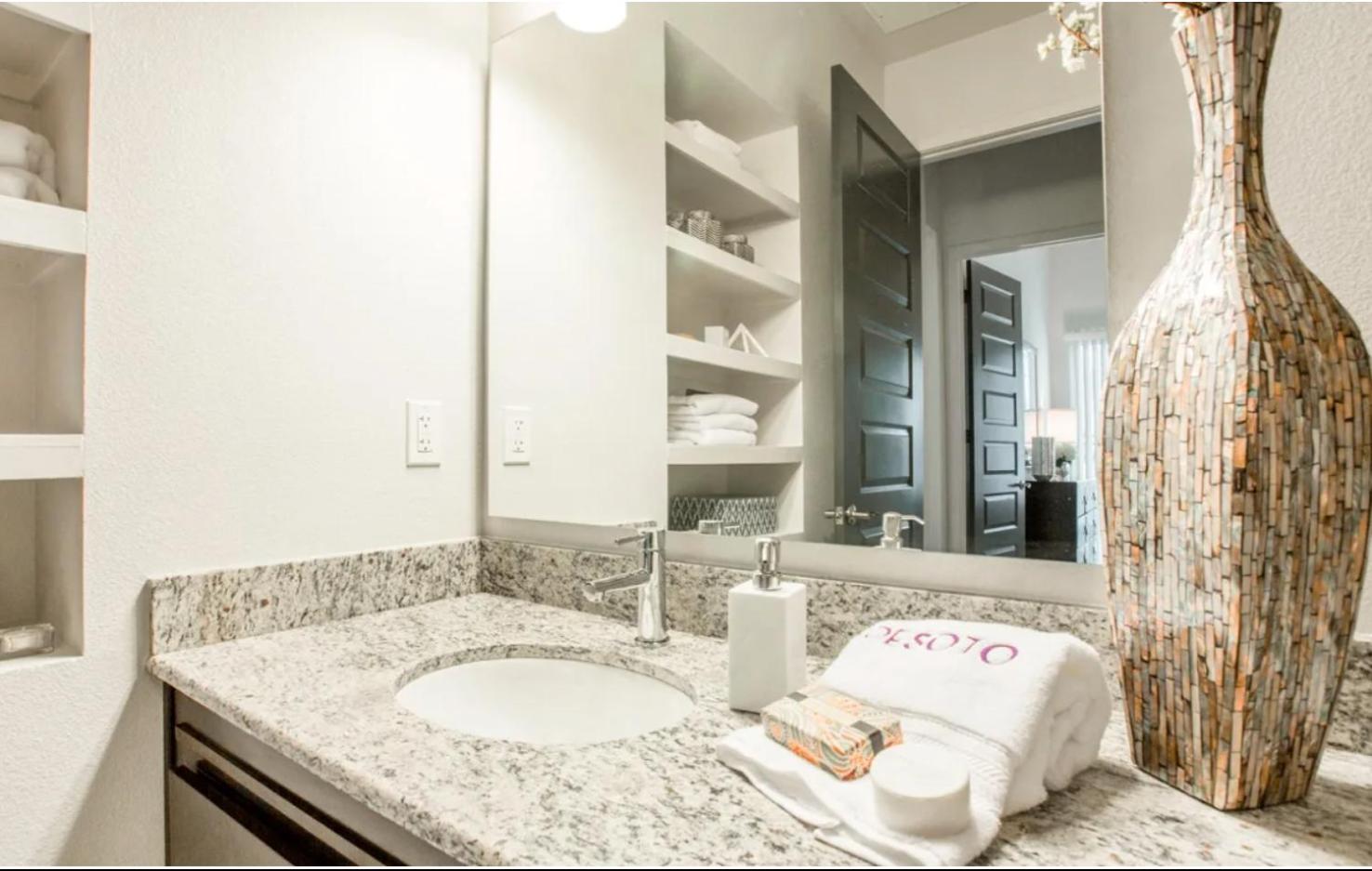 A-class Lavish 2 Bed In Woodland Hills Ca Appartement *